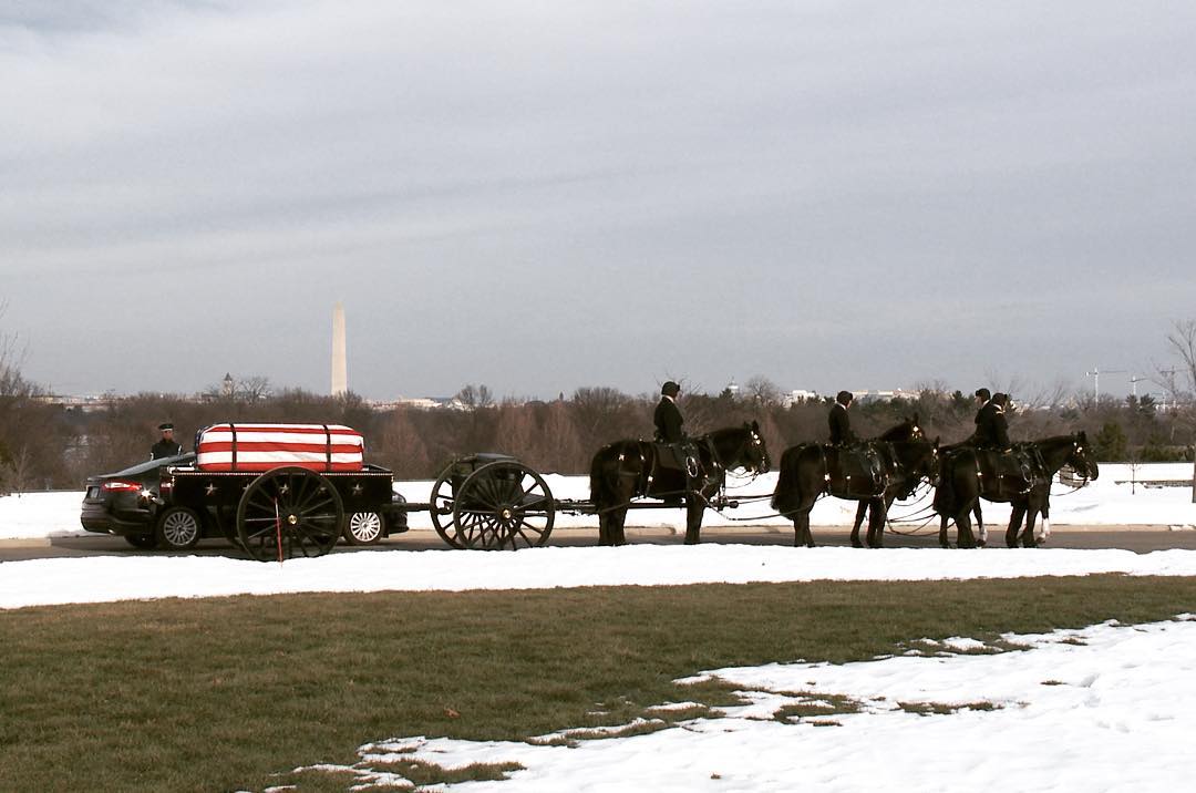 The same caisson team waiting to move to the Nimitz shelter. 
#Arlington⠀
#ArlingtonMedia⠀
#ArlingtonCemetery⠀
#ArlingtonNationalCemetery⠀