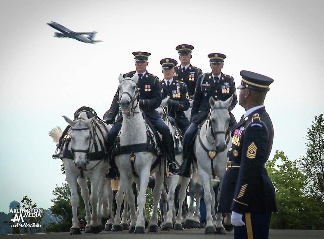 Cool things one sees at @arlingtonnatl  @usarmyoldguard