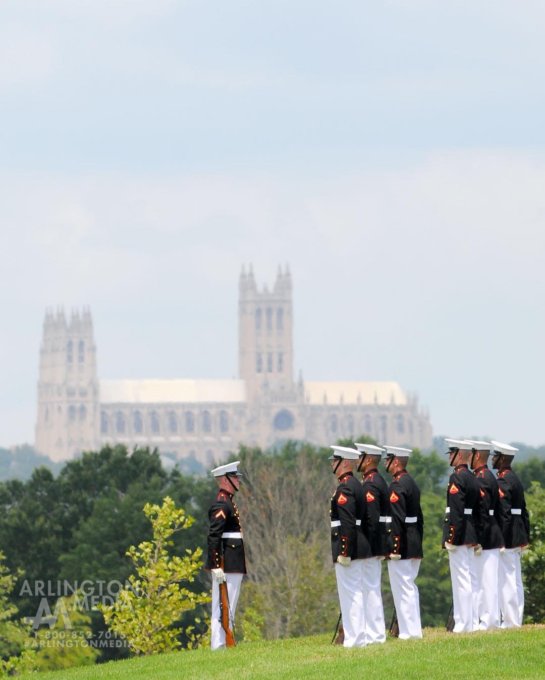 With the @marines from the @marinebarracks at @arlingtonnatl with the @wncathedral in the background 
#Arlington⠀
#ArlingtonMedia⠀
#ArlingtonCemetery⠀
#ArlingtonNationalCemetery⠀
