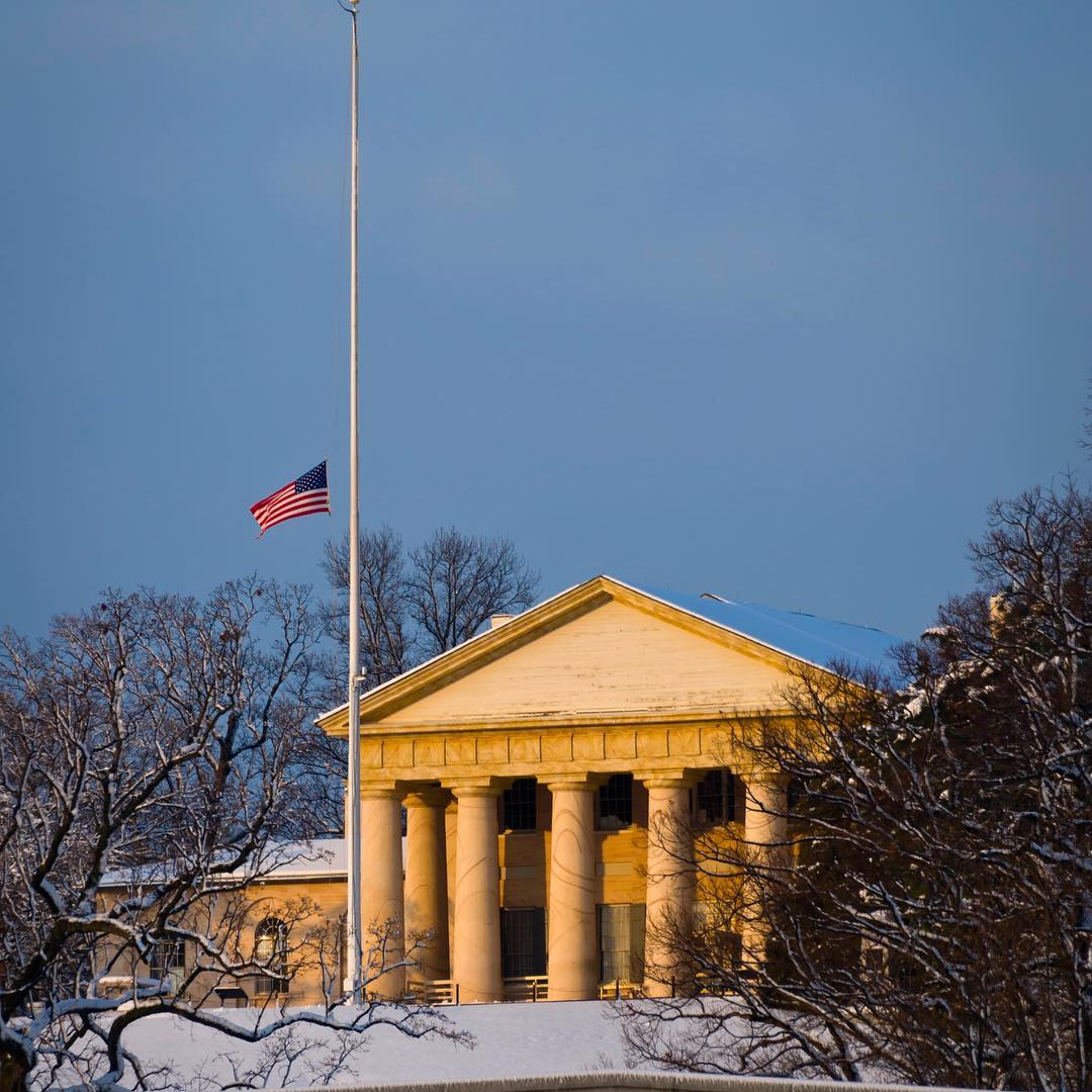 It snowed overnight at @arlingtonnatl 
#Arlington⠀
#ArlingtonMedia⠀
#ArlingtonCemetery⠀
#ArlingtonNationalCemetery⠀