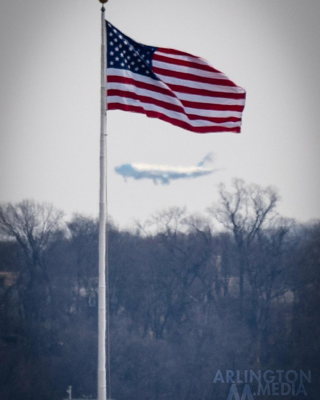 on approach to taken from @arlingtonnatl over 12 miles away. 
#Arlington⠀
#ArlingtonMedia⠀
#ArlingtonCemetery⠀
#ArlingtonNationalCemetery⠀