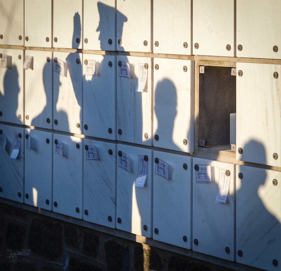 Late afternoon service in section N71 with the @usairforce at @arlingtonnatl 
#Arlington⠀
#ArlingtonMedia⠀
#ArlingtonCemetery⠀
#ArlingtonNationalCemetery⠀