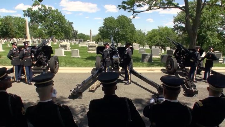 Cannon fire with the Old Guard at @arlingtonnatl