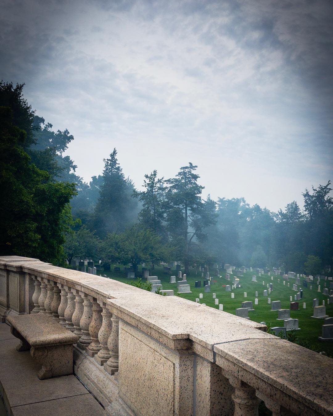 It was foggy below the tombs this morning 
#Arlington⠀
#ArlingtonMedia⠀
#ArlingtonCemetery⠀
#ArlingtonNationalCemetery⠀