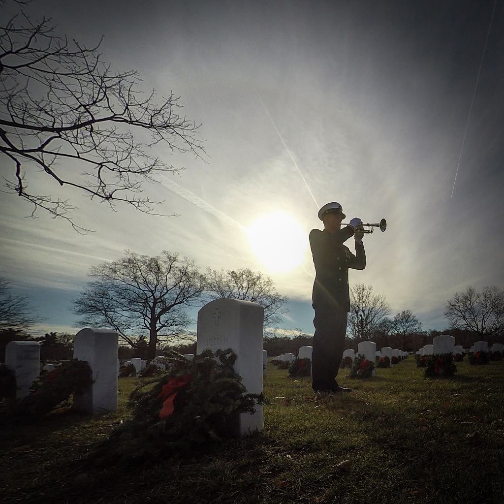 May your holidays be merry and bright! May God bless and protect the brave men and brave women of our Military! 
#Arlington⠀
#ArlingtonMedia⠀
#ArlingtonCemetery⠀
#ArlingtonNationalCemetery⠀