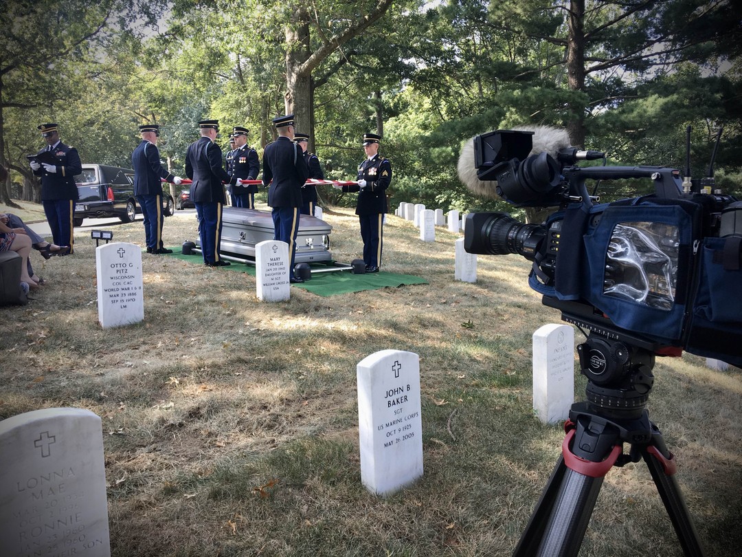 One of the eight services Arlington Media covered today. This one on the side of a hill in Section 38. 
#Arlington⠀
#ArlingtonMedia⠀
#ArlingtonCemetery⠀
#ArlingtonNationalCemetery⠀
