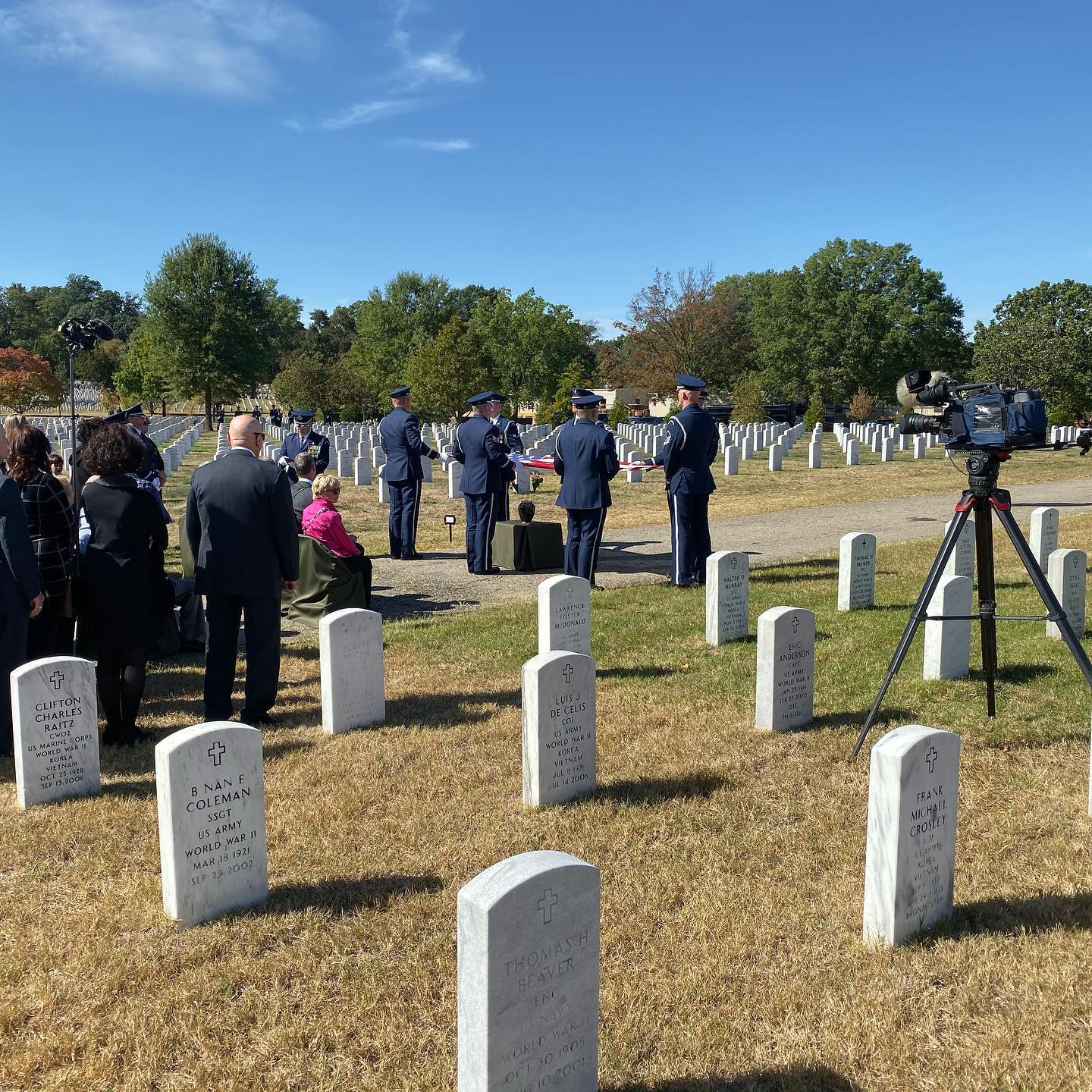 Arlington Media covered 75 percent of all chapel services today, four full honors and one dependent service. Everyday, we work extremely hard on every service for our families and each of our team members are very proud of the work we do at Arlington. 
#Arlington⠀
#ArlingtonMedia⠀
#ArlingtonCemetery⠀
#ArlingtonNationalCemetery⠀