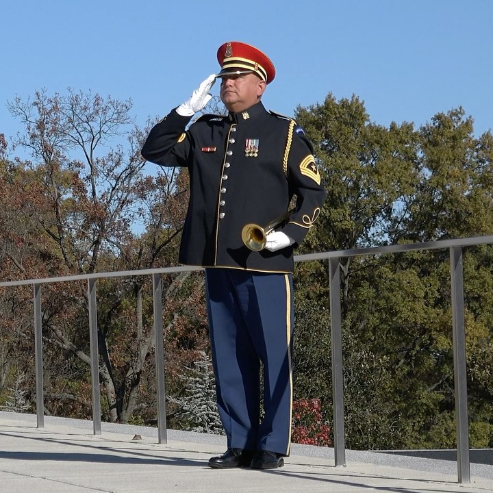 Covering a @usarmy service at Lewis Shelter in the new millennium project area at @arlingtonnatl with the @usarmyband and the @usarmyoldguard 
#Arlington⠀
#ArlingtonMedia⠀
#ArlingtonCemetery⠀
#ArlingtonNationalCemetery⠀