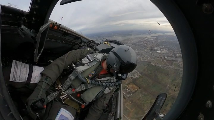 With the @usairforce @usafhonorguard in section 55 for a missing man flyover by the 71st Fighter Training Squadron at @arlingtonnatl #Arlington⠀
#ArlingtonMedia⠀
#ArlingtonCemetery⠀
#ArlingtonNationalCemetery⠀