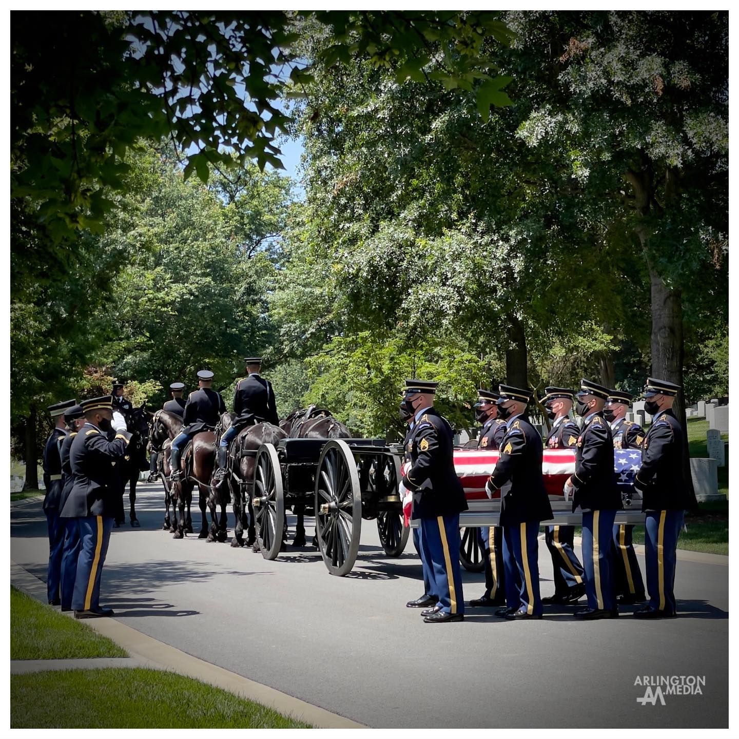 US Army Infantry soldiers from The Old Guard carry the honored remains of a fallen veteran during a full honors military service in Arlington National Cemetery. 

Full honors services with military escort are reserved for those military members who attained the grade of E-9, CW-4 and CW-5, and O-4 and above, or service members regardless of rank who receive the Medal of Honor, who were prisoners of war (POWs) or who were killed in action. 

Captured by our @arlingtonmedia team.