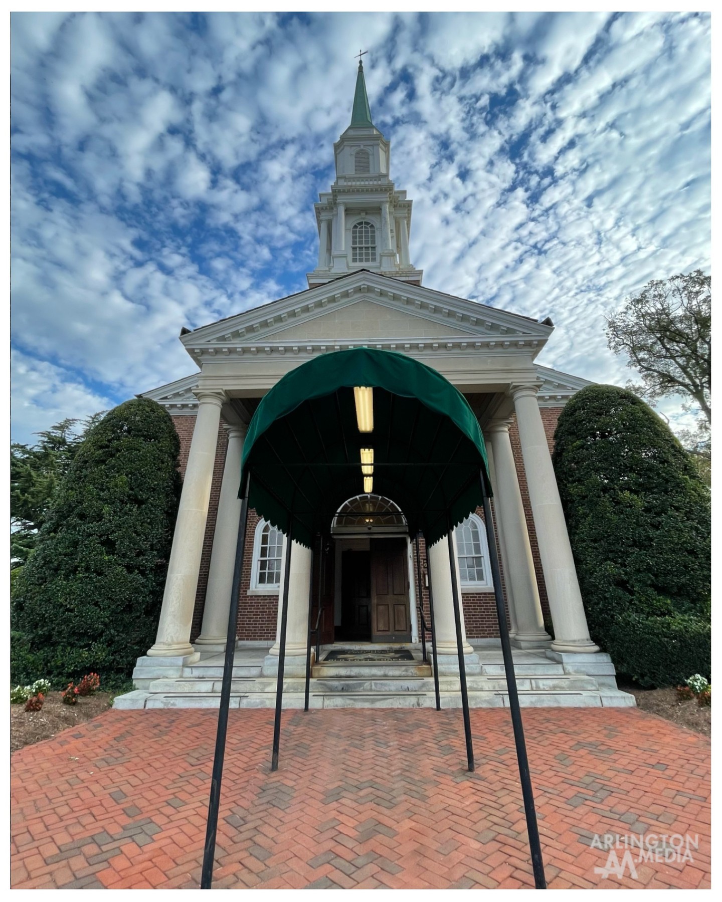 The Old Post Chapel adjoins Arlington National Cemetery and is the first place that many families are welcomed when they arrive for chapel services at Arlington National Cemetery.

PC: @arlingtonmedia